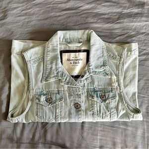 Abercrombie & Fitch Denim Sleeveless Vest Jacket Womans Size Medium, NWOT
